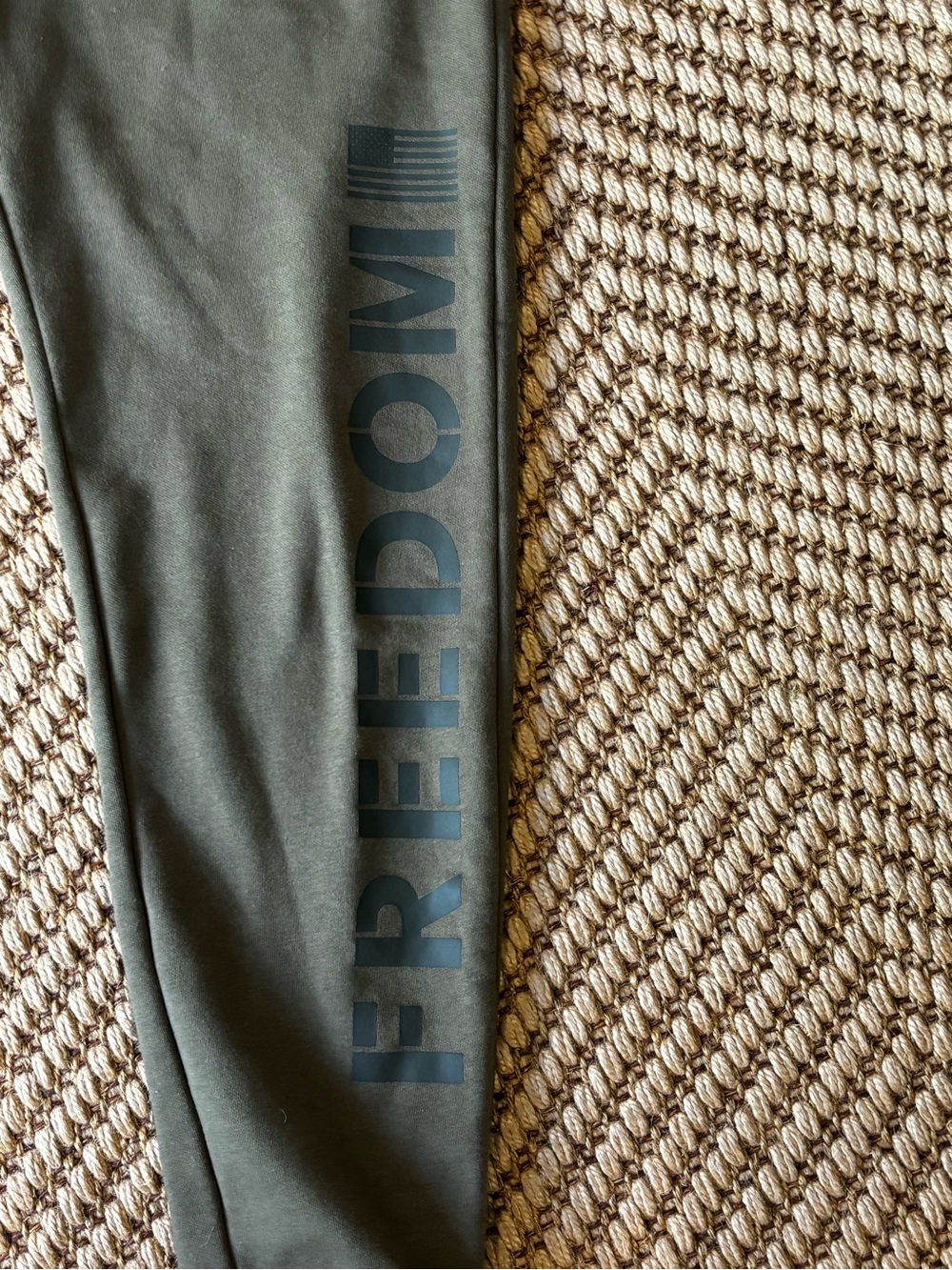 Under Armour Green Small “Freedom” Sweatpants - Picture 6 of 9
